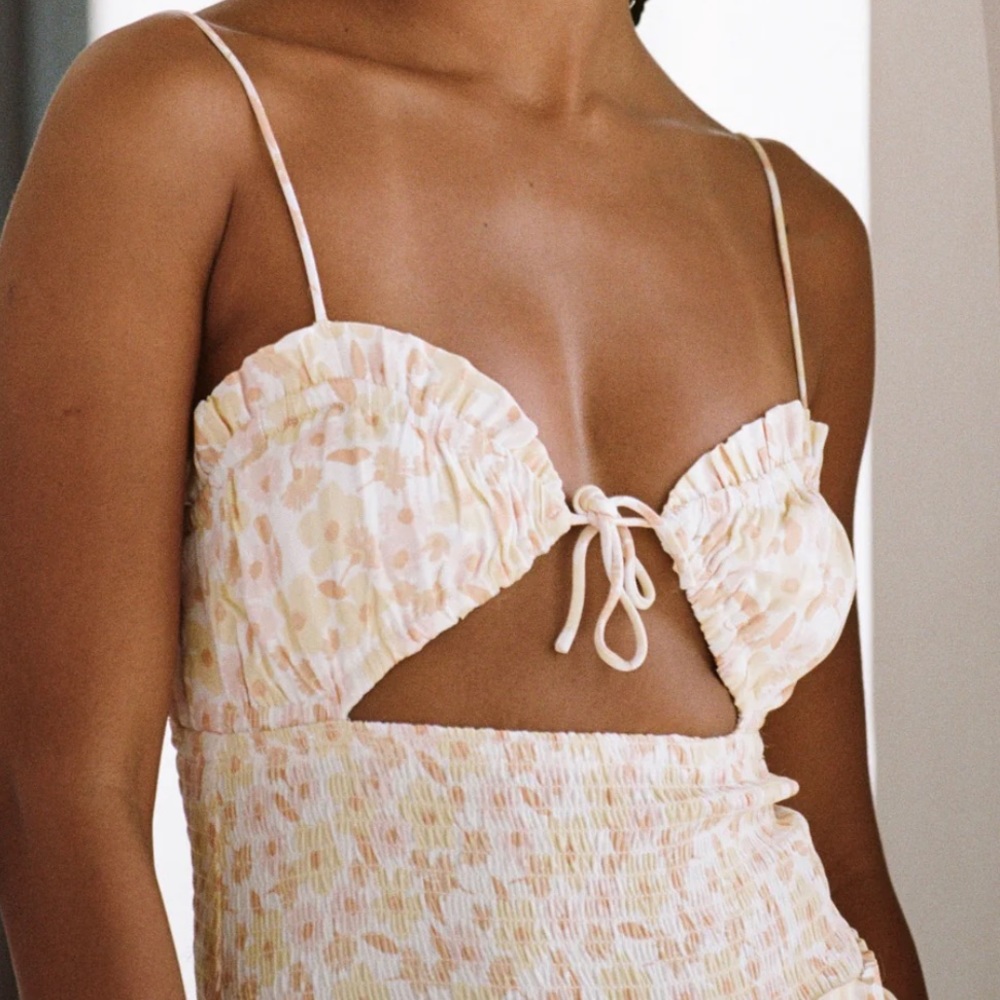 Dress - Picture 3 of 3